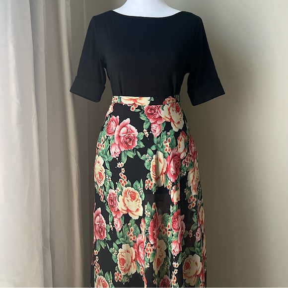 Forever 21 Dresses & Skirts - Floral print maxi double split skirt